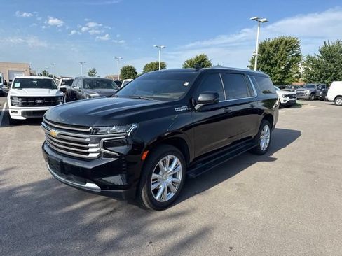 Used 2021 Chevrolet Suburban High Country w/ Premium Package 2 AWD/4WD image 3
