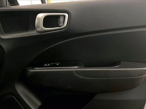 Used 2022 Hyundai Venue SEL image 23