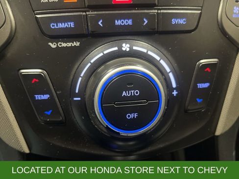 Used 2017 Hyundai Santa Fe SE image 18