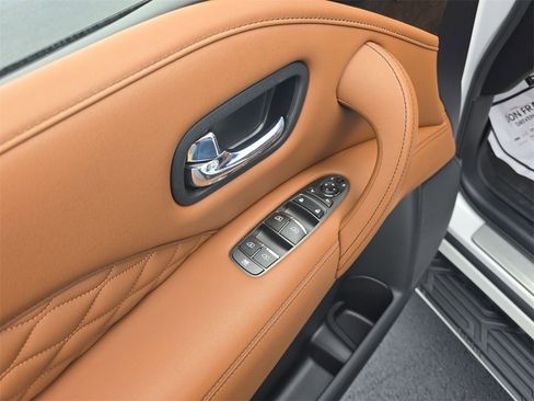 Used 2021 INFINITI QX80 Sensory w/ Cargo Package image 18