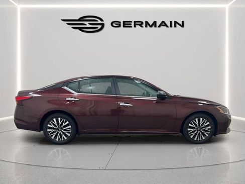 Used 2024 Nissan Altima 2.5 SV image 7