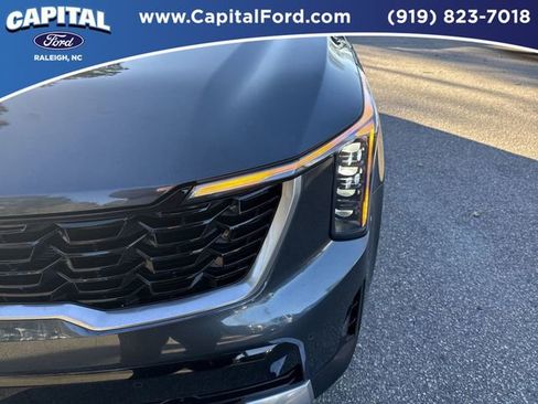 Used 2024 Kia Sorento S image 11