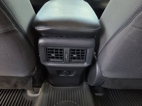 Used 2022 Toyota RAV4 LE FWD image 18
