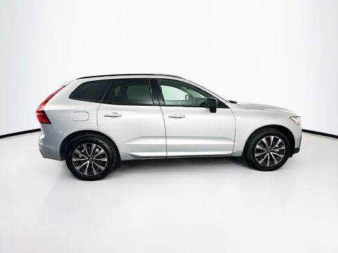 Used 2025 Volvo XC60 B5 Core image 10