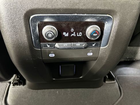 Used 2024 Chevrolet Tahoe Premier AWD/4WD image 19