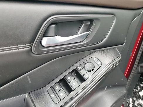 Used 2022 Nissan Rogue SV w/ SV Premium Package image 10