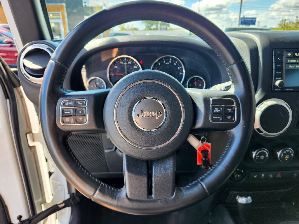 Used 2016 Jeep Wrangler Unlimited Rubicon w/ Connectivity Group AWD/4WD image 25