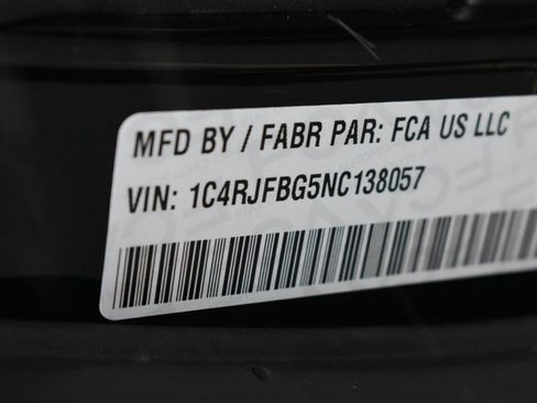 Used 2022 Jeep Grand Cherokee Limited w/ Technology Group image 33