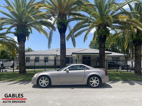 Used 2005 Cadillac XLR image 12