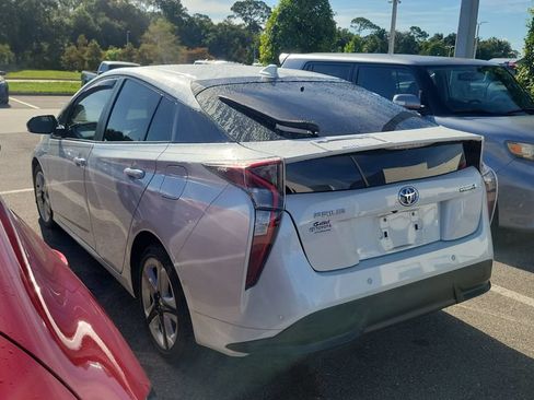 Certified 2017 Toyota Prius Four Touring FWD image 5
