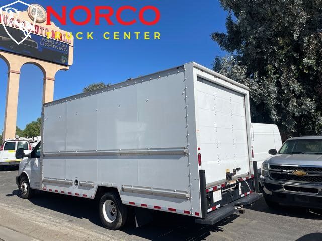Used 2018 GMC Savana 3500 Extended w/ Driver Convenience Package RWD image 2