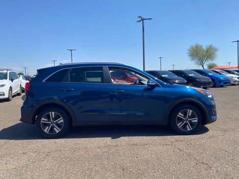 Used 2022 Kia Niro EX Premium FWD image 6