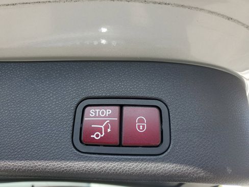 Used 2019 Mercedes-Benz GLS 450 4MATIC image 9