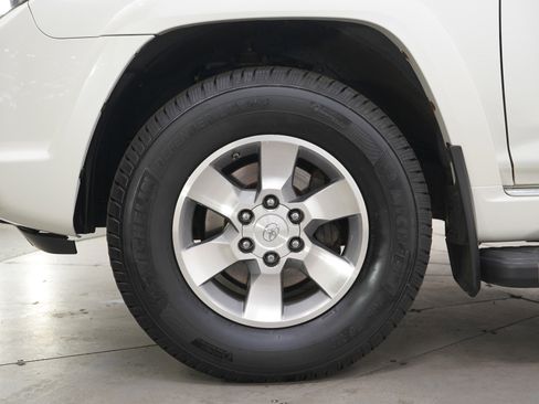 Used 2011 Toyota 4Runner SR5 w/ Premium Pkg w/Leather AWD/4WD image 32