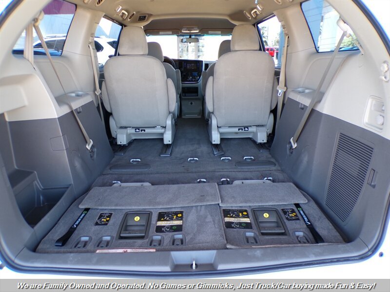 Used 2017 Toyota Sienna L FWD image 10