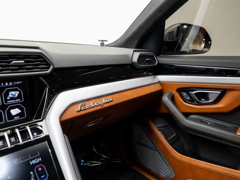 Used 2022 Lamborghini Urus image 42
