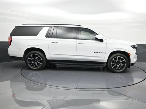 Used 2024 Chevrolet Suburban RST w/ Luxury Package RWD image 7