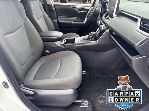 Used 2025 Toyota RAV4 XLE AWD/4WD image 12