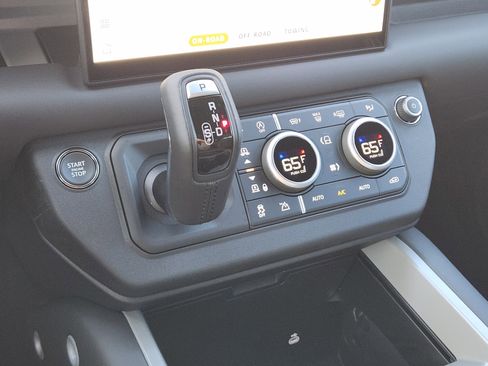 New 2025 Land Rover Defender 110 V8 image 19