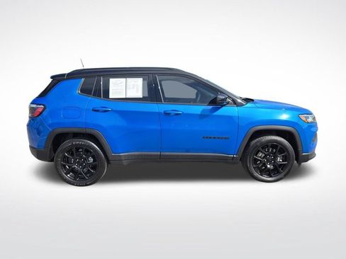 Used 2024 Jeep Compass Latitude AWD/4WD image 2