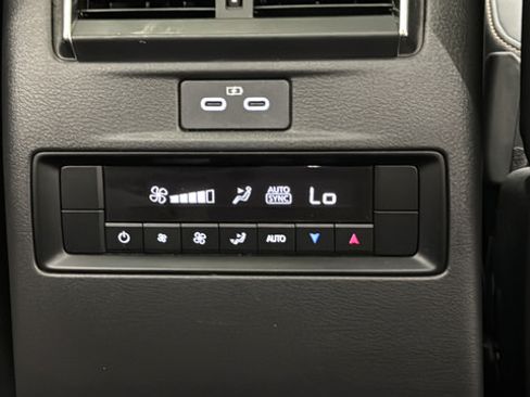 Used 2024 MAZDA CX-90 Plug-In Hybrid w/ Premium Pkg AWD/4WD image 39