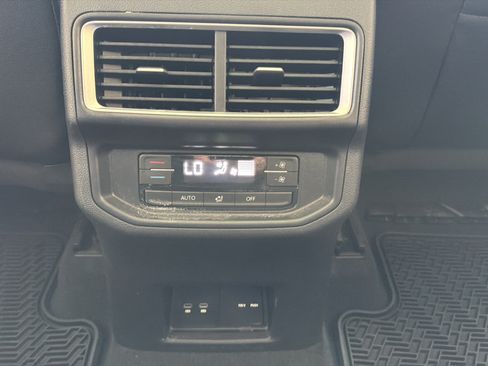 Used 2025 Volkswagen Atlas Peak Edition SE AWD/4WD image 20