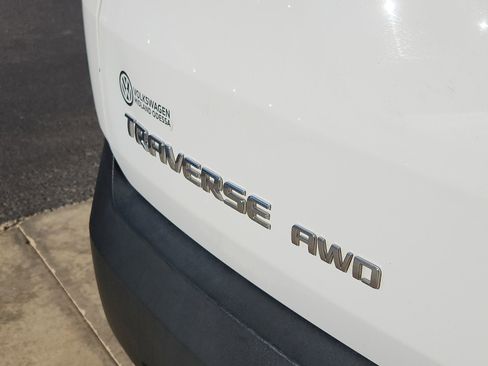 Used 2023 Chevrolet Traverse LT image 10