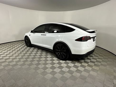 Used 2022 Tesla Model X image 3