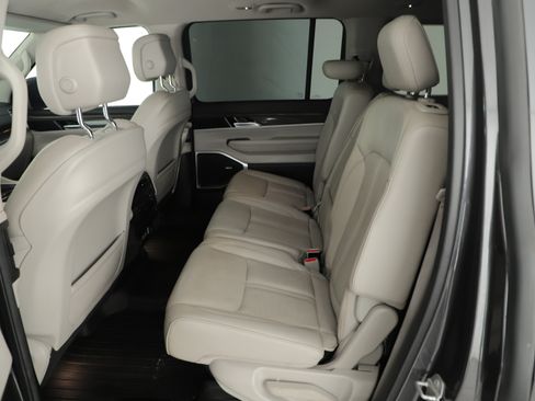 Used 2022 Jeep Wagoneer Series II AWD/4WD image 19