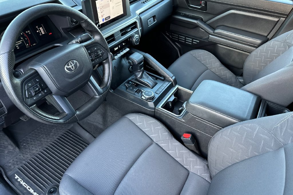 Used 2025 Toyota Tacoma SR5 AWD/4WD image 4