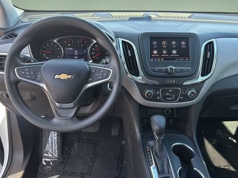 Used 2022 Chevrolet Equinox LS w/ LS Convenience Package FWD image 9