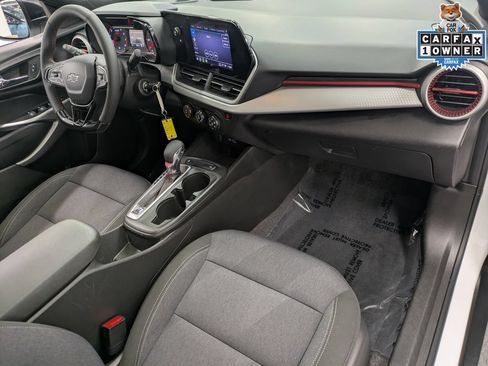 Used 2024 Chevrolet Trax RS w/ Sunroof Package FWD image 30