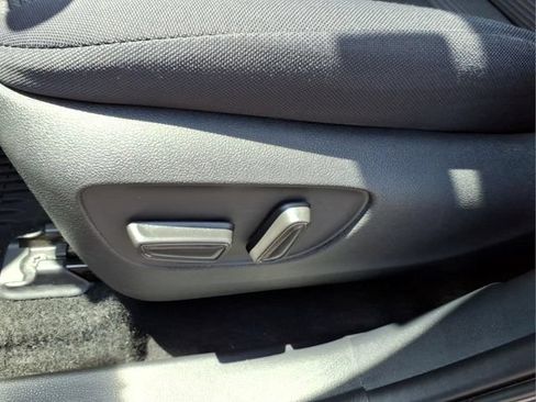 Certified 2024 Toyota Highlander LE AWD/4WD image 14