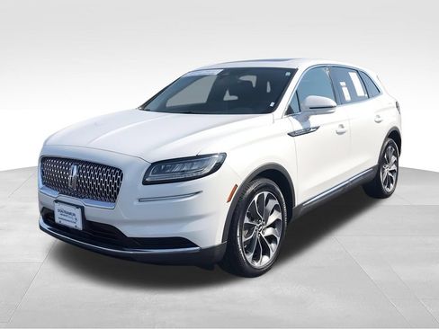 Used 2023 Lincoln Nautilus Reserve AWD/4WD image 5