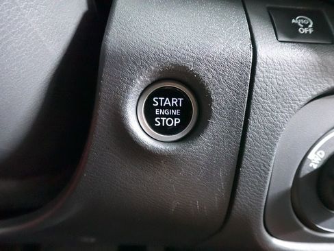 Used 2025 Nissan Frontier PRO-4X image 16