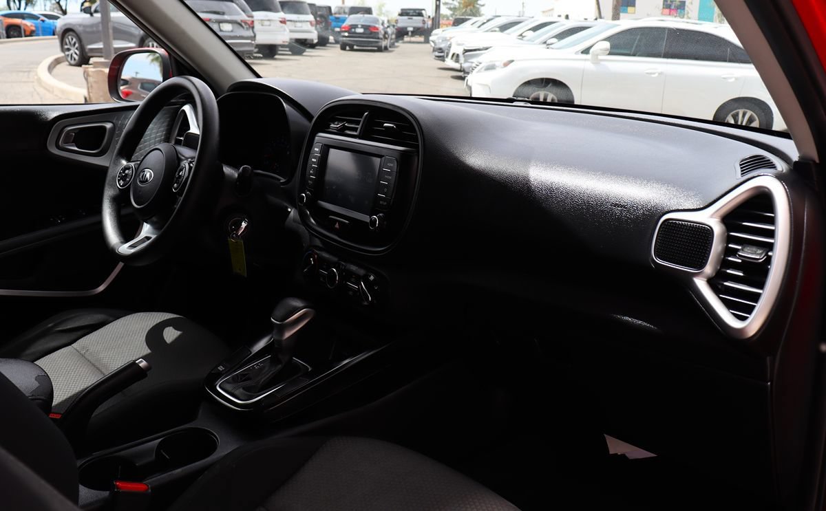 Used 2020 Kia Soul LX FWD image 35
