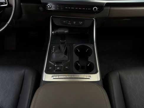 Used 2026 Kia Carnival FWD image 16