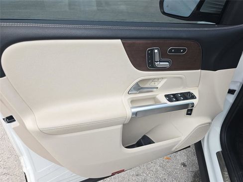 Used 2022 Mercedes-Benz GLB 250 image 12
