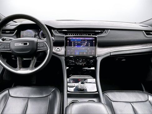 Certified 2024 Jeep Grand Cherokee L Limited w/ Luxury Tech Group II image 15