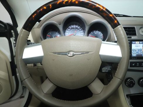 Used 2010 Chrysler Sebring Limited image 24