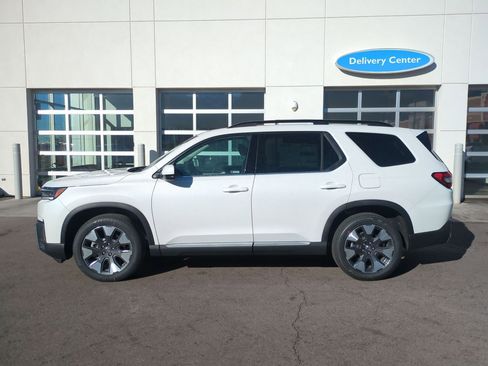 New 2026 Honda Pilot Touring image 8