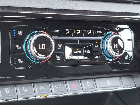 New 2025 GMC Sierra 2500 AT4 w/ Technology Package image 32