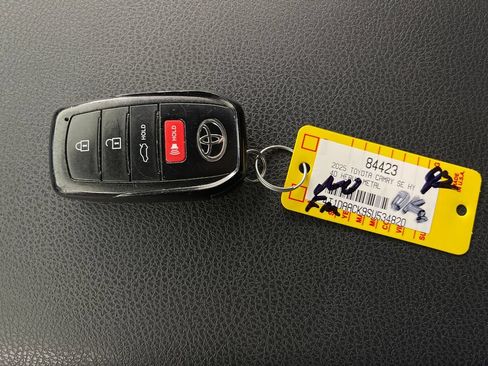 Used 2025 Toyota Camry SE FWD image 24