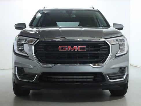 Used 2023 GMC Terrain SLE w/ Driver Convenience Package FWD image 6