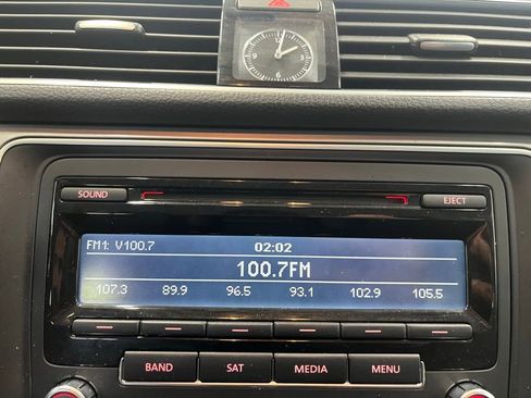 Used 2015 Volkswagen Passat 1.8T Wolfsburg Edition image 16