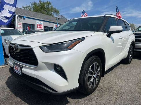 Used 2021 Toyota Highlander XLE image 4