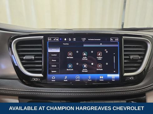 Used 2023 Chrysler Pacifica Touring-L FWD image 18