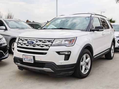 Used 2018 Ford Explorer XLT w/ Equipment Group 202A FWD image 3