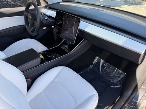 Used 2020 Tesla Model Y Performance image 31