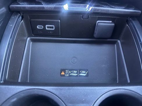 Used 2024 GMC Yukon XL Denali w/ Advanced Technology Package image 33